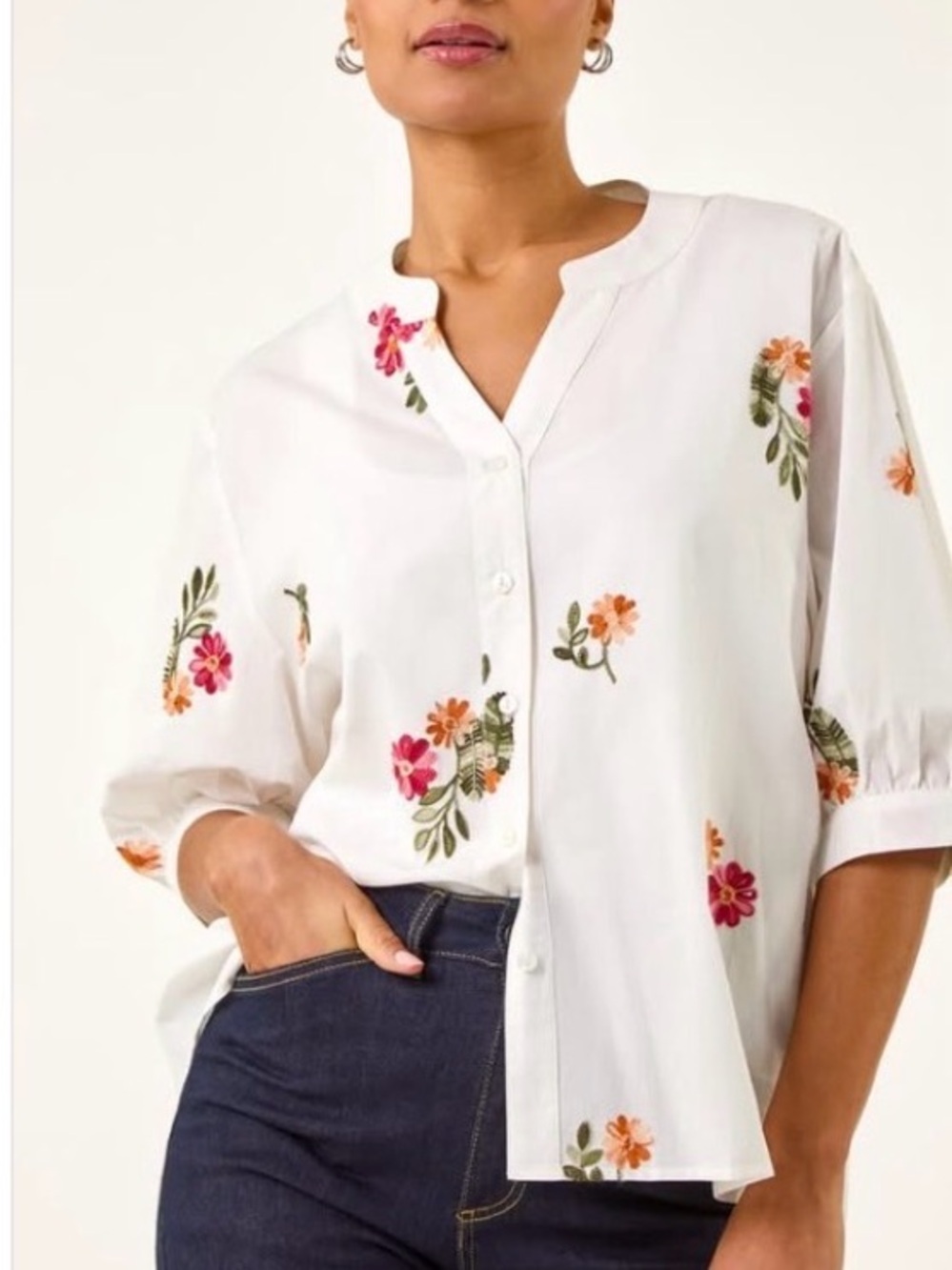 NWT Anthropologie Kindred button-down top Embroidered White Floral Tunic
Size: L